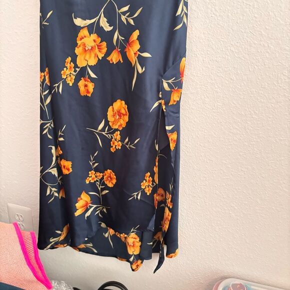 NWOT ASTR Gaia Midi Dress Navy and Orange Floral Medium - Picture 3 of 5